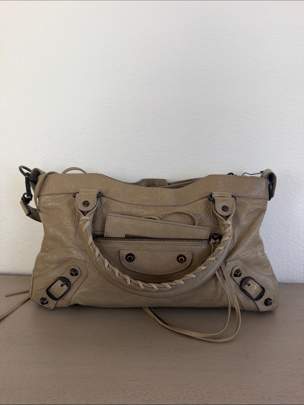 Balenciaga Classic City Bag Leather Shoulder Bag in Beige le First
